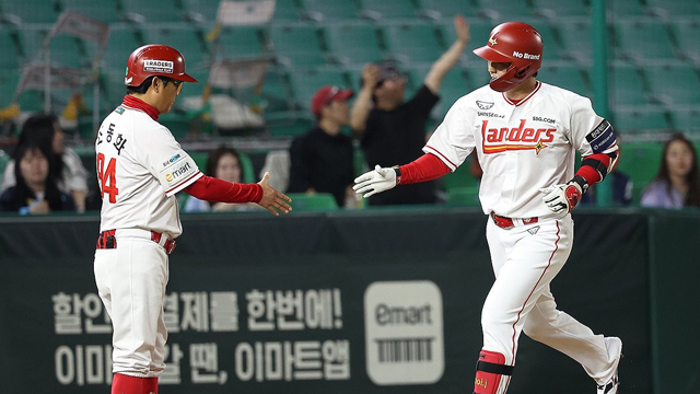 ‘8회말 상대 폭투로 결승점’ SSG, 키움 꺾고 4연승 행진