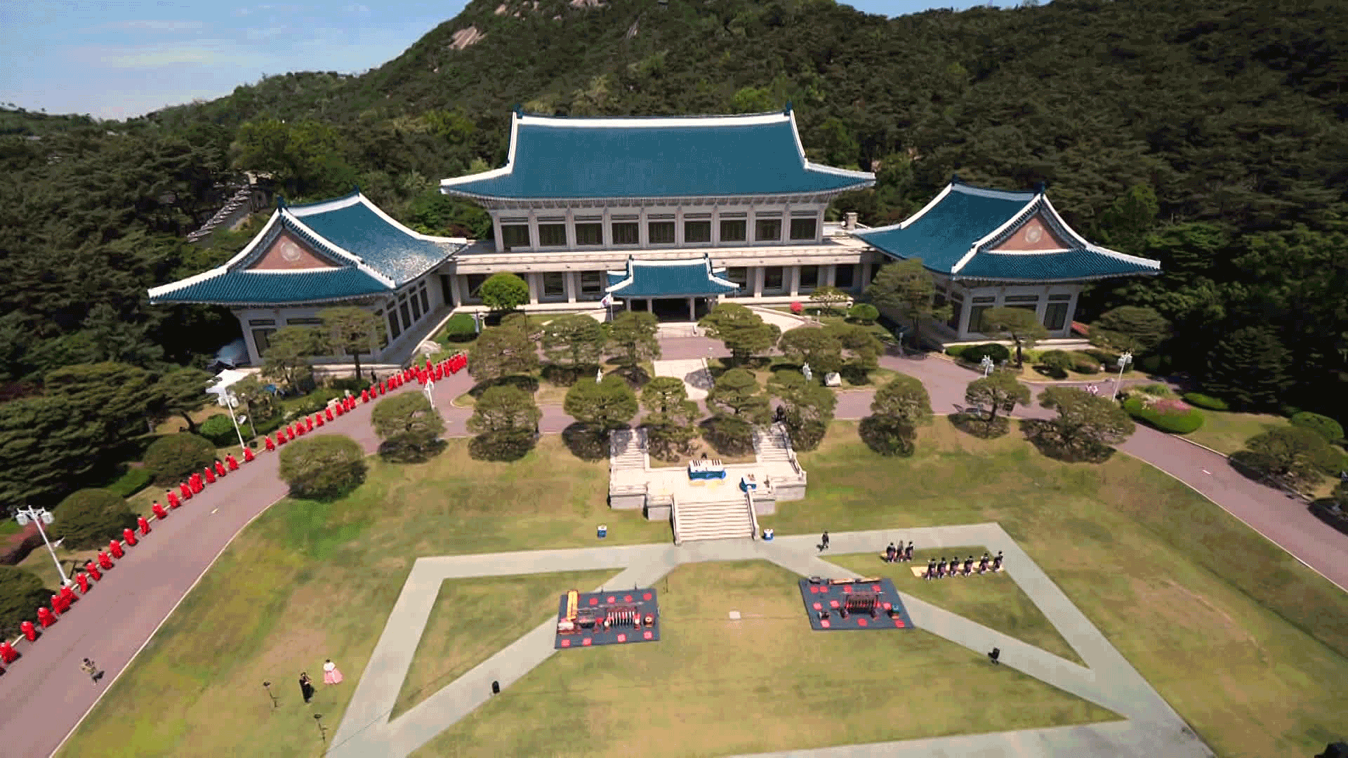 Cheong Wa Dae visits suspended