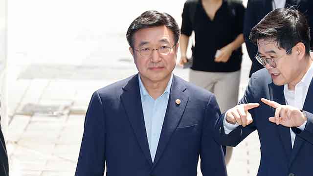윤호중 행안부 장관, 이태원 참사 현장 방문…“상처 보듬는 사회 전체 노력 필요”