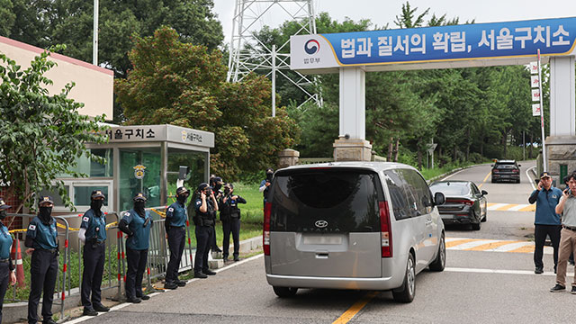 [속보] 특검, 윤석열 전 대통령 ‘2차 체포 시도’…서울구치소 진입