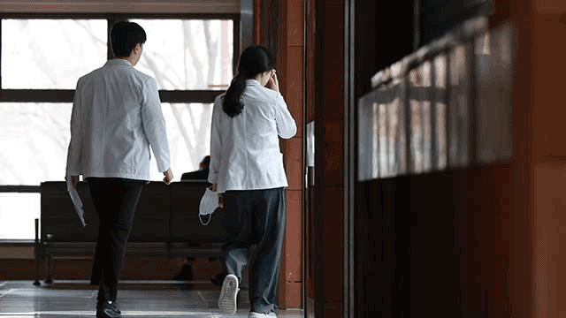 사직 전공의들, 근무하던 병원으로 복귀…“초과 정원 인정”