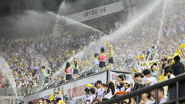‘역대급’ 프로야구, 528경기 만에 900만 관중 돌파
