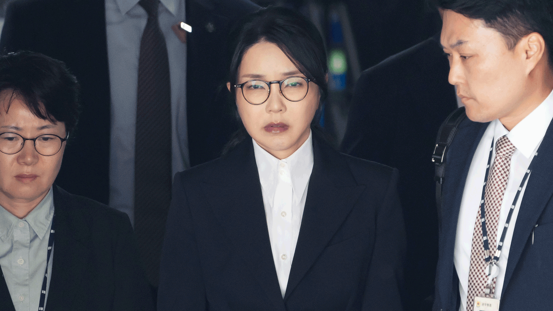 ‘증거인멸 우려’ 김건희 여사 구속…‘관저 공사’도 수사
