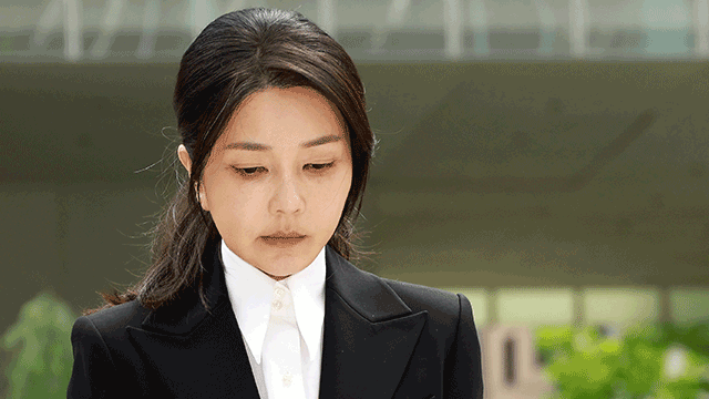 [속보] ‘구속’ 김건희 탑승 호송차, 특검 사무실 도착