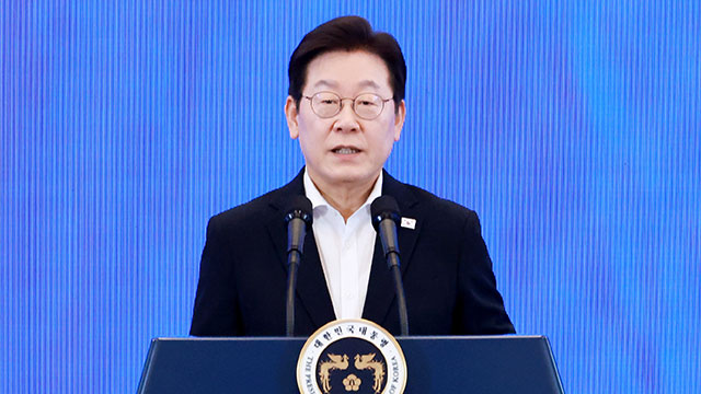 이 대통령 “위안부 문제 해결되지 않아…명예와 존엄 회복 총력”
