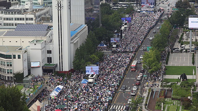 광복절 도심 곳곳서 진보·보수집회…경찰, 대사관 100m 이내 제한
