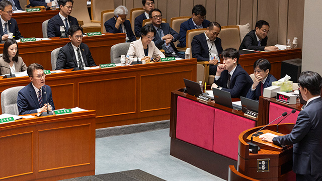 김건희 ‘종묘 차담회’ 논란까지…여야, 예결특위서 이틀째 공방