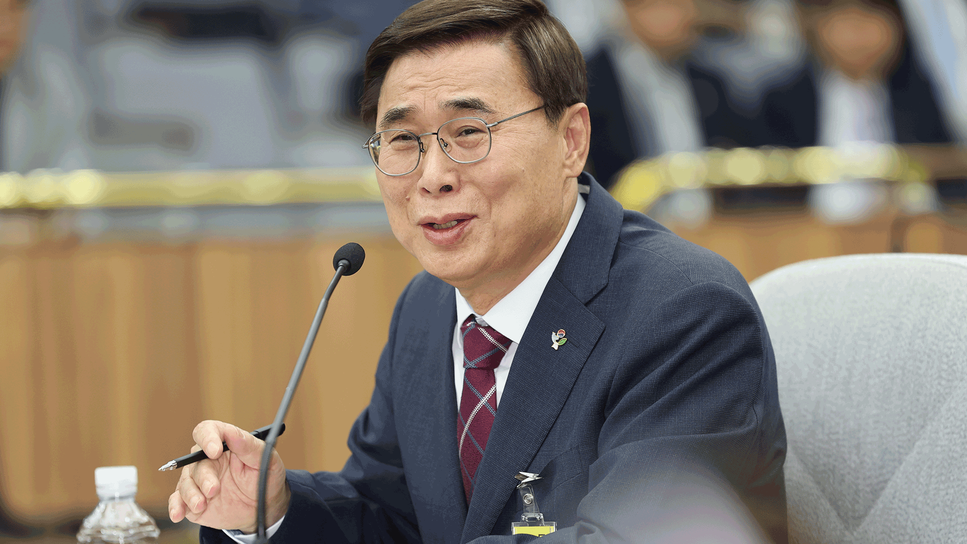 Parties clash over NIS nominee