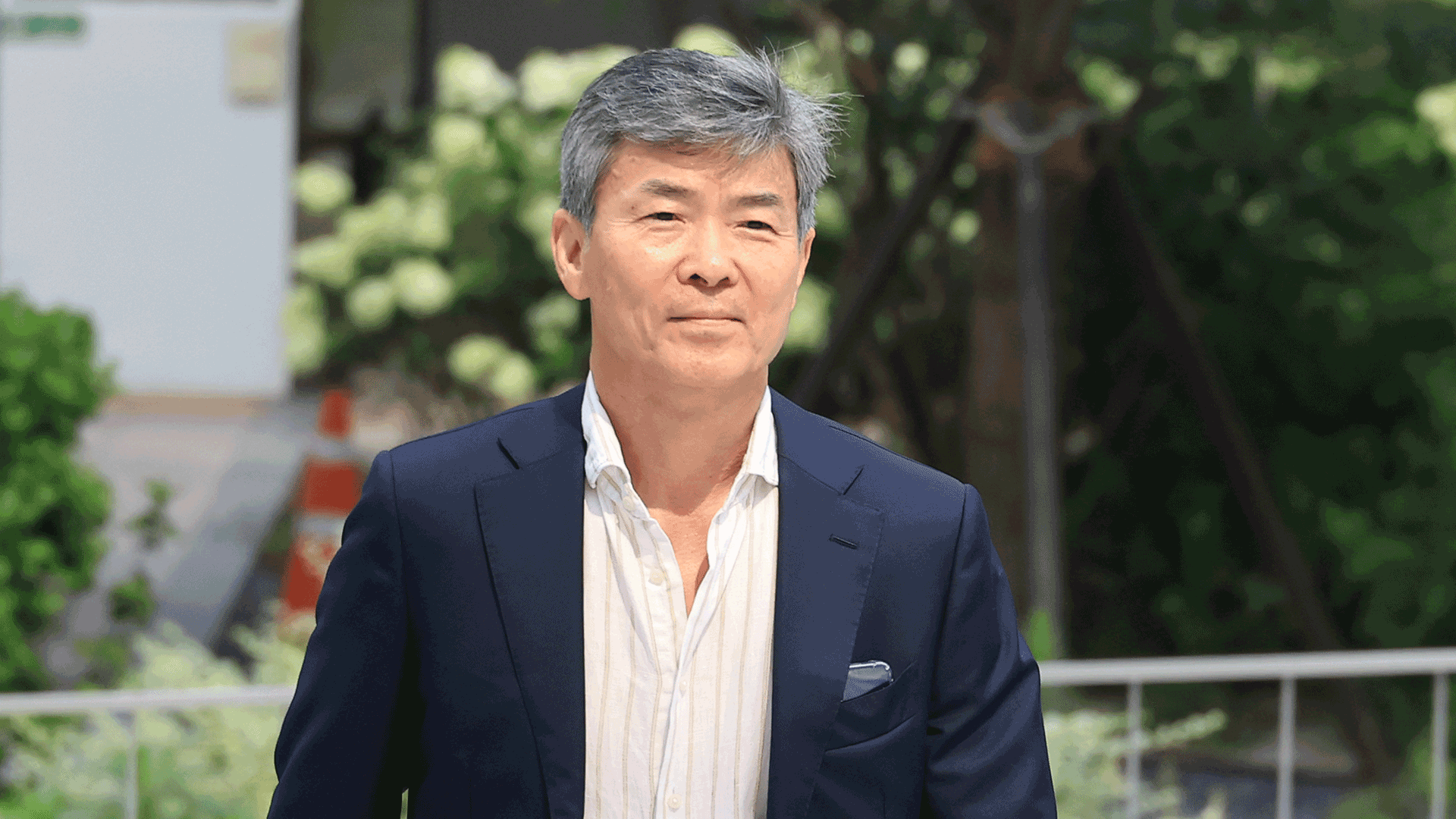 [단독] 특검, 김건희 최측근 ‘황금폰’ 확보…“한강공원서 부수고 쓰레기통 버려”