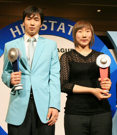 6일 오후 잠실롯데호텔에서 열린 2007 배구 V리그 시상식에서 남녀신인상을 받은 김학민과 한수지가 포즈를 취하고 있다. 