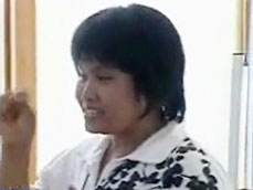 필리핀 여성, 11년 만에 친정 나들이 