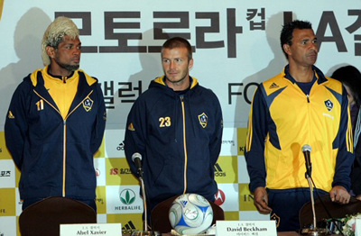 27일 오전 서울 소공동 롯데호텔에서 열린 LA갤럭시와 FC서울의 친선경기 기자회견에서 베컴이 기자회견장으로 들어오고 있다. 