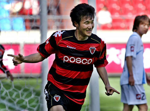19일 포항스틸야드에서 열린 프로축구 K-리그 포항스틸러스-대구FC전에서 포항 황재원이 헤딩골을 넣은 뒤 기뻐하며 골세레머니를 펼치고 있다. 이 날 포항은 남궁도, 황재원, 노병준의 골로 대구를 3대 0으로 꺾었다. 