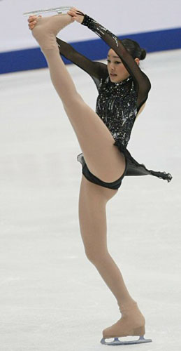   '피겨 퀸' 김연아가 6일 오후 중국 베이징 수도체육관에서 열린 2008-2009 국제빙상경기연맹(ISU) 시니어 피겨스케이팅 그랑프리 3차 대회 '컵 오브 차이나' 여자 싱글 쇼트프로그램에서 환상적인 스핀 연기를 펼치고 있다. 