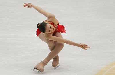 '피겨 퀸' 김연아가 8일 오후 베이징 수도체육관에서 열린 2008-2009 국제빙상경기연맹(ISU) 시니어 피겨스케이팅 그랑프리 3차 대회 '컵 오브 차이나' 여자 싱글 프리스케이팅에서 환상적인 스핀 연기를 펼치고 있다. 