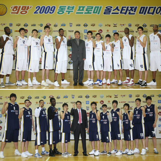  30일 서울 양재동 교육문화회관 체육관에서 열린 희망 2009 동부 프로미 올스타전 미디어데이에서 전창진 감독이 이끄는 드림팀과 안준호 감독이 이끄는 매직팀 선수들이 파이팅을 외치고 있다.
<b>※ KBS 한국방송은 02/01(일) 2시 5분부터 제 1텔레비전을 통해 중계방송합니다. </b> 