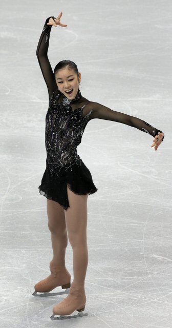 '피겨 퀸' 김연아가 5일 오후 밴쿠버 퍼시픽 콜리시움에서 열린 2009 국제빙상경기연맹(ISU) 4대륙 피겨선수권대회 여자 싱글 쇼트프로그램에서 멋진 연기를 선보이고 있다. 