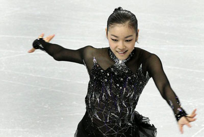 '피겨 퀸' 김연아가 5일 오후 밴쿠버 퍼시픽 콜리시움에서 열린 2009 국제빙상경기연맹(ISU) 4대륙 피겨선수권대회 여자 싱글 쇼트프로그램에서 멋진 연기를 선보이고 있다. 