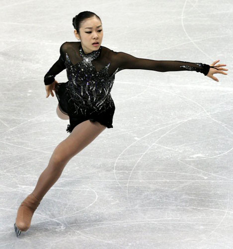'피겨 퀸' 김연아가 5일 오후 밴쿠버 퍼시픽 콜리시움에서 열린 2009 국제빙상경기연맹(ISU) 4대륙 피겨선수권대회 여자 싱글 쇼트프로그램에서 멋진 연기를 선보이고 있다. 