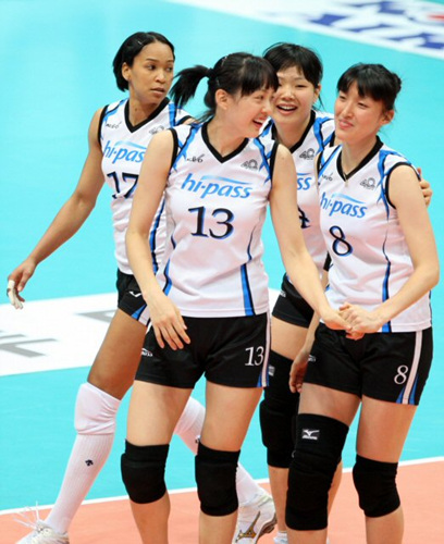 26일 인천 도원체육관에서 열린 프로배구 여자부 GS칼텍스에 세트스코어 3-1로 승리한 도로공사 선수들이 기뻐하고 있다. 
