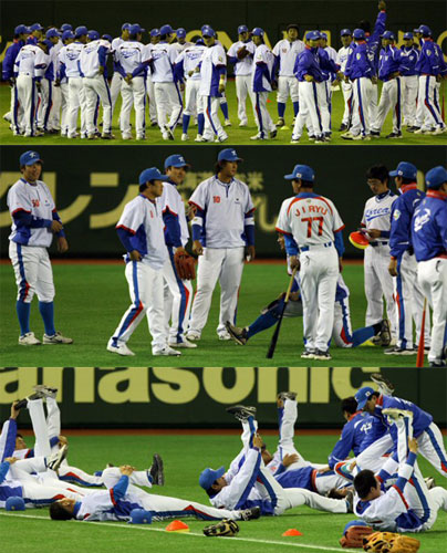 6일 일본 도쿄돔에서 2009 월드베이스볼클래식(WBC) 첫 경기 타이완전을 앞둔 대한민국 야구 대표팀 선수들이 몸을 풀고 있다. 