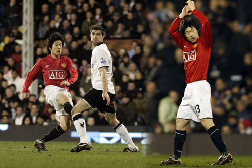 8일(한국시간) 영국 크레이븐 코티지 스타디움에서 열린 2008-2009 FA컵 8강전 풀럼 FC와 원정 경기에서 후반 36분 페널티 지역 안쪽에서 강력한 오른발 중거리슛을 터뜨려 4-0을 만드는 쐐기골을 뽑았다. 

박지성(28/맨유)이 6개월여 만에 득점포를 가동해 맨유 입단 후 개인통산 10호골을 달성하며 소속팀을 잉글랜드 FA컵 4강에 올려놨다. 