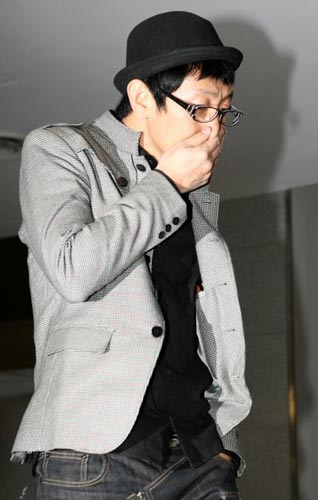  자살로 생을 마감한 탤런트 故 장자연의 빈소가 마련된 경기도 분당 서울대병원 장례식장에 8일 새벽 김창렬이 조문을 위해 들어서고 있다. 