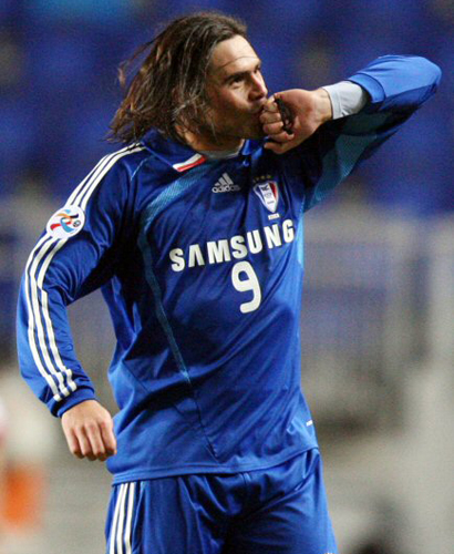   11일 오후 수원월드컵경기장에서 열린 2009 AFC 챔피언스리그 수원 삼성과 가시마 앤틀러스의 경기에서 수원 에두가 골을 성공시킨 뒤 세리머니를 하고 있다. 