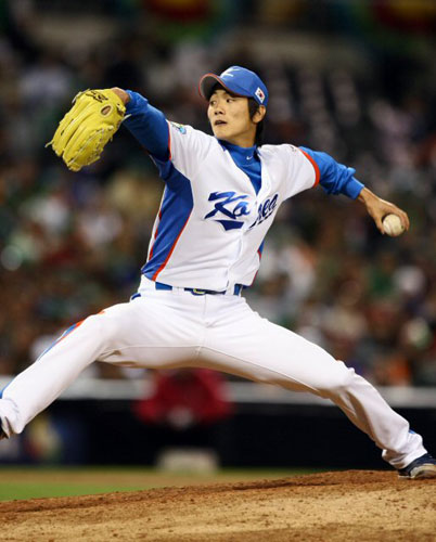 16일(한국시간) 미국 샌디에이고 펫코파크에서 열린 2009 월드베이스볼클래식(WBC) 2라운드 대한민국-멕시코 경기에서 한국 김광현이 7회초 중간계투로 등판해 역투하고 있다. 