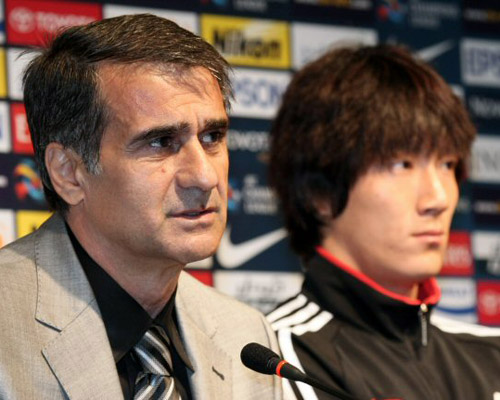20일 오전 서울 월드컵경기장에서 열린 기자회견에서 21일 아시아축구연맹(AFC) 챔피언스리그 FC 서울과 산둥 루넝의 경기를 앞두고 FC 서울 세놀 귀네슈 감독이  각오를 밝히고 있다. 