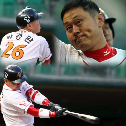 22일 인천 문학구장에서 열린 프로야구 SK-롯데의 경기. SK 박경완이 3-0으로 앞선 1회말 2사 만루에서 상대 선발투수 송승준을 상대로 만루홈런을 치고 타구를 바라보고 있다. 박경완은 이날 프로통산 역대 8번째로 900타점을 돌파했다. 