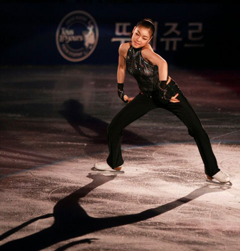 피겨퀸 김연아가 26일 경기도 고양시 킨텍스에서 열린 KCC스위첸 페스타온아이스2009에서 다양한 표정과 함께 멋진 춤을 선보이고 있다. 