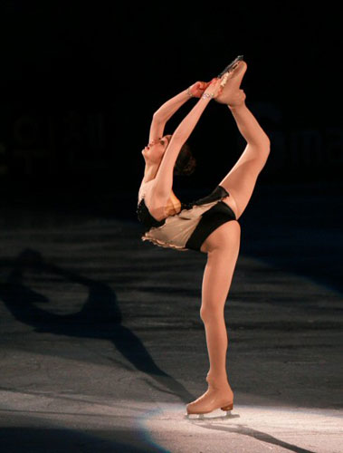피겨퀸 김연아가 26일 경기도 고양시 킨텍스에서 열린 KCC스위첸 페스타온아이스2009에서 아름다운 스핀연기를 선보이고 있다. 