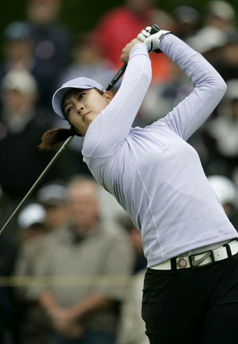 18일(한국시간) 미국 뉴저지주 클리프턴 어퍼 몬트클레어 골프장에서 열린 LPGA투어 사이베이스 클래식 마지막날 미셸위가 15번홀에서 티오프 하고 있다. 이날 미셸위는 1타를 잃었지만 8언더파 280타로 폴라 크리머와 함께 공동 3위에 올랐다. 