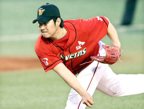 20일 대구구장에서 열린 프로야구 삼성 라이온즈-SK 와이번스전에서 SK 선발투수 송은범이 힘차게 공을 던지고 있다. 