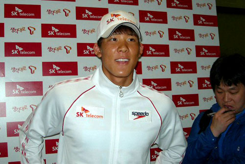한국 수영의 ‘희망’ 박태환(20.단국대)이 6주간 진행된 2차 미국 전지훈련을 마치고 29일 새벽 인천공항으로 귀국하고 있다. 