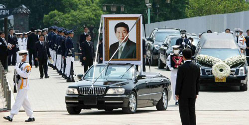故 노무현 전 대통령의 운구행렬량이 29일오전 영결식장인 경복궁 앞마당으로 들어오고 있다. 