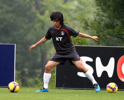 9일 파주 축구대표팀 트레이닝센터에서 축구 대표팀 박주영이 훈련에 집중하고 있다. 