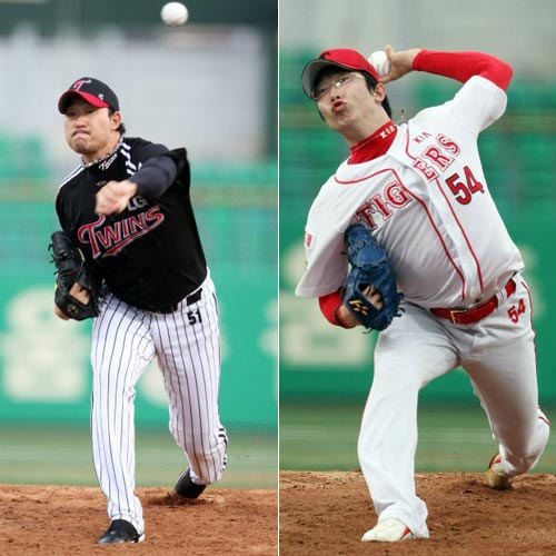 21일 광주 무등경기장에서 열린 2009 프로야구 KIA 타이거즈-LG 트윈스 경기, LG 선발 투수 봉중근(왼쪽)과 KIA 선발 투수 양현종이 역투하고 있다. 