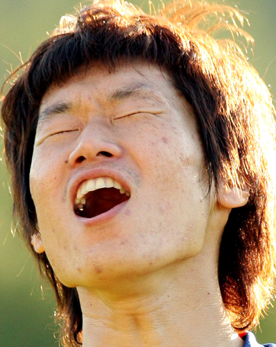 축구협회와 프로연맹의 갈등으로 해외파 선수들만 참가한 가운데 1일 경기도 파주NFC(대표팀트레이닝센터)에서 열린 축구대표팀 훈련에서 박지성이 아쉬운 표정을 짓고 있다. 
 