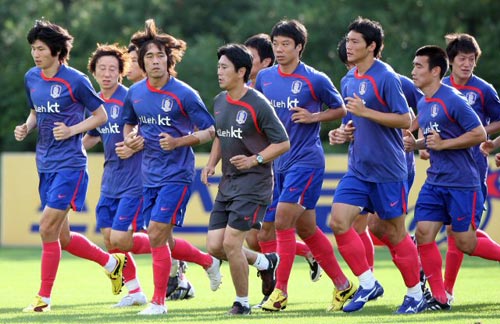 3일 오후 경기 파주 축구 대표팀 트레이닝센터(NFC)에서 축구 대표팀 선수들이 호주와의 평가전에 대비한 훈련을 하고 있다. 