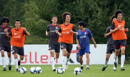  호주와 평가전을 하루 앞둔 4일 한국 축구국가대표 선수들이 파주 NFC에서 훈련하고 있다. 