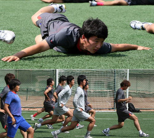  U-20 축구대표팀 김민우가 6일 오후(현지시각) 이집트 카이로 JW 메리어트호텔 숙소 내 풋살구장에서 굵은 땀방울을 흘리며 회복훈련을 하고 있다.

U-20축구대표팀 선수들이 이케다 세이코 피지컬 트레이너의 지도로 8강 승리를 위한 회복훈련을 하고 있다.. 