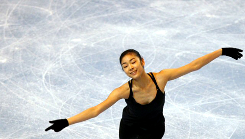 2009-2010 국제빙상경기연맹(ISU) 피겨 시니어 그랑프리 1차 대회 우승에 도전하는 김연아가 15일 첫 공식연습을 시작했다. 대회가 열리는 빨레 옴니스포르 드 파리-베르시 빙상장에서 프리스케이팅 연습을 한 김연아는 17일(한국시간) 10명의 출전 선수 가운데 아사다 마오에 이어 9번째로 쇼트프로그램 연기를 펼친다. 