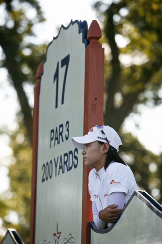 24일(한국시간) 텍사스 리치몬드에서 열린 미국여자프로골프(LPGA) 투어 챔피언십 마지막 라운드 17번 홀에서 최나연(한국)이 티오프를 하기 위해 기다리고 있다. 최나연은 8언더파 64타, 공동 3위(10언더파 206타)로 경기를 마쳤다. 